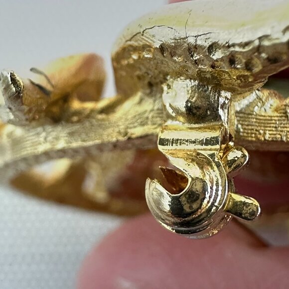 Vintage 1966 Sarah Coventry Brooch Jade Garden, Wreath and Leaf Design 2" x 1.75 - Picture 7 of 7